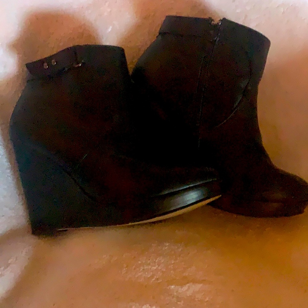 Torrid 4.5 inch wedge black platform shoes sixes 9.5